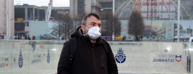 İstanbul`da Vatandaşlardan Toplu Ulaşımda Maskeli Önlem