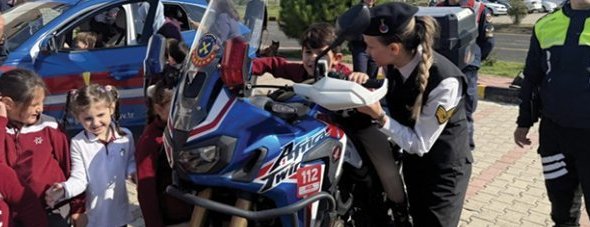 Miniklerden Jandarmaya Anlamlı Ziyaret