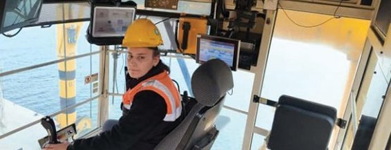 Asyaport’ta Kadınlar Limanın Yükünü Omuzluyor