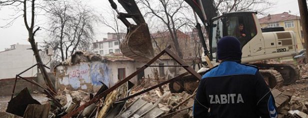 Çorlu’da Metruk Yapılar Yıkılıyor