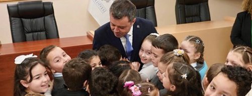 Başkan Sarıkurt Kapılarını Küçük Misafirlere Açtı 